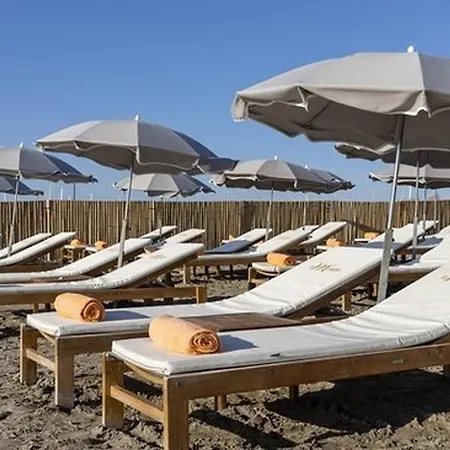 Climatise Double Avec Piscine Et Parking A 650m De La - Fr-1-307-140